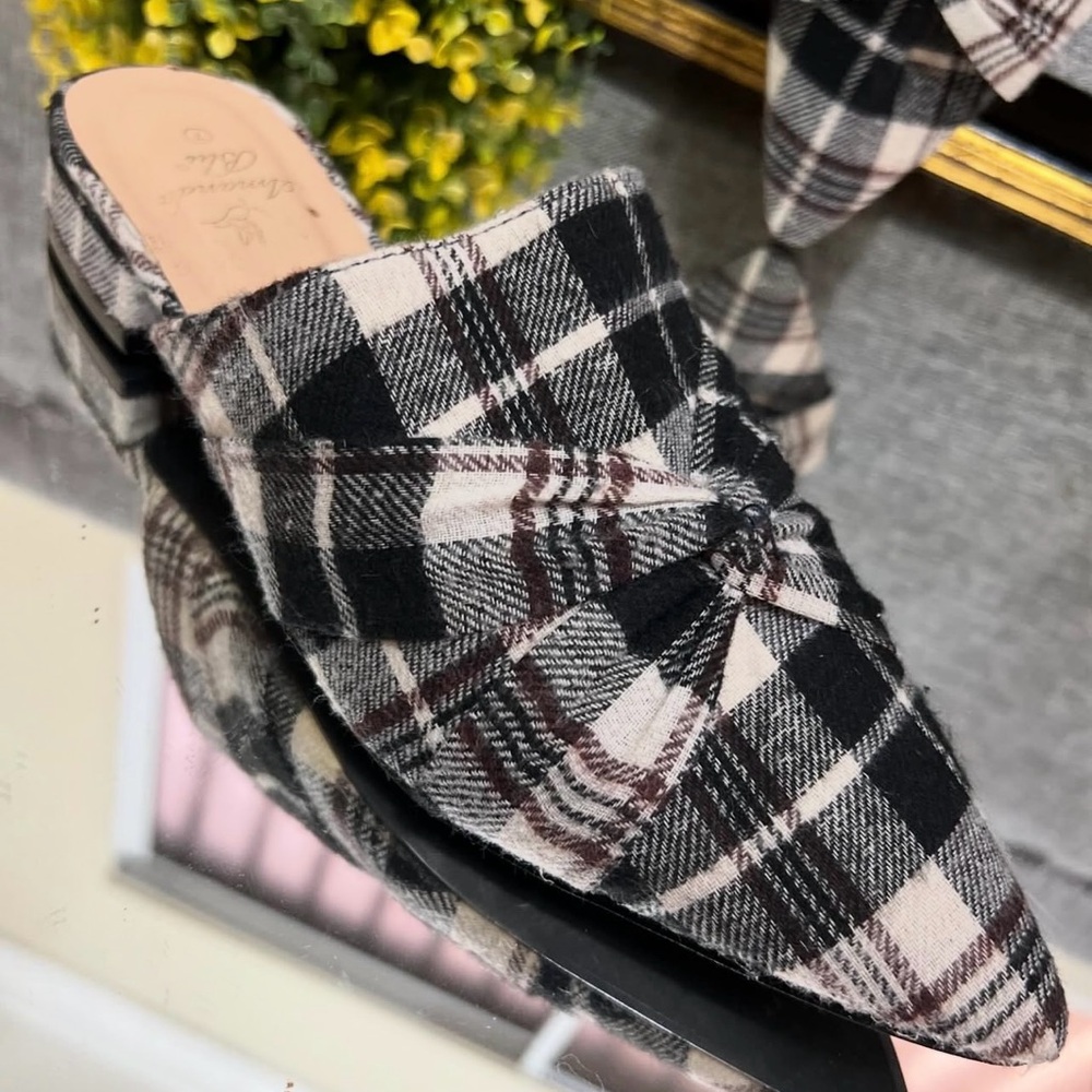 Chic and stylish slip-on mules sz 7